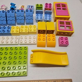 Lego Duplo BACKYARD CLINIC Set #10606 - Doc McStuffins Minifigure - 99% Complete