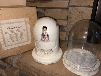 Vintage 1973 Mrs Albee First Lady Award Hummel Goebel Avon with Dome Marble Base