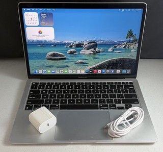 Laptop Apple MacBook Air 13.3" M1 Plateada 8GB 256GB SSD MGN93LL/A A2337 2020