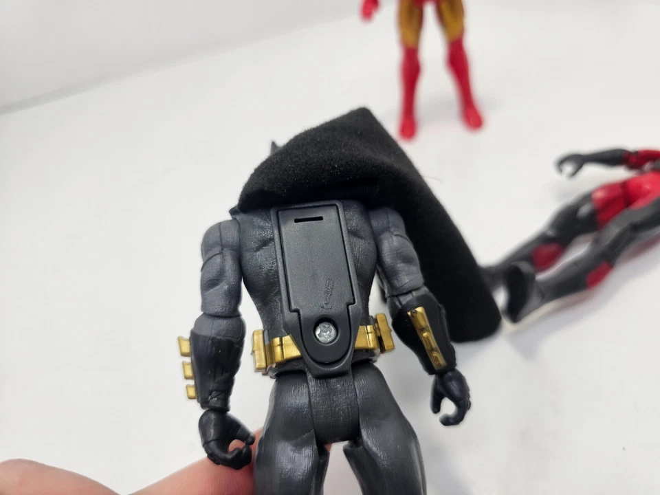 Lote de 3 bonecos de ação Mattel DC Comics e Marvel Batman Homem de Ferro Homem-Formiga - Imagem 2 de 4