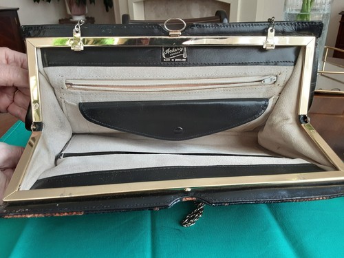 ladies leather handbags used - Picture 3 of 4