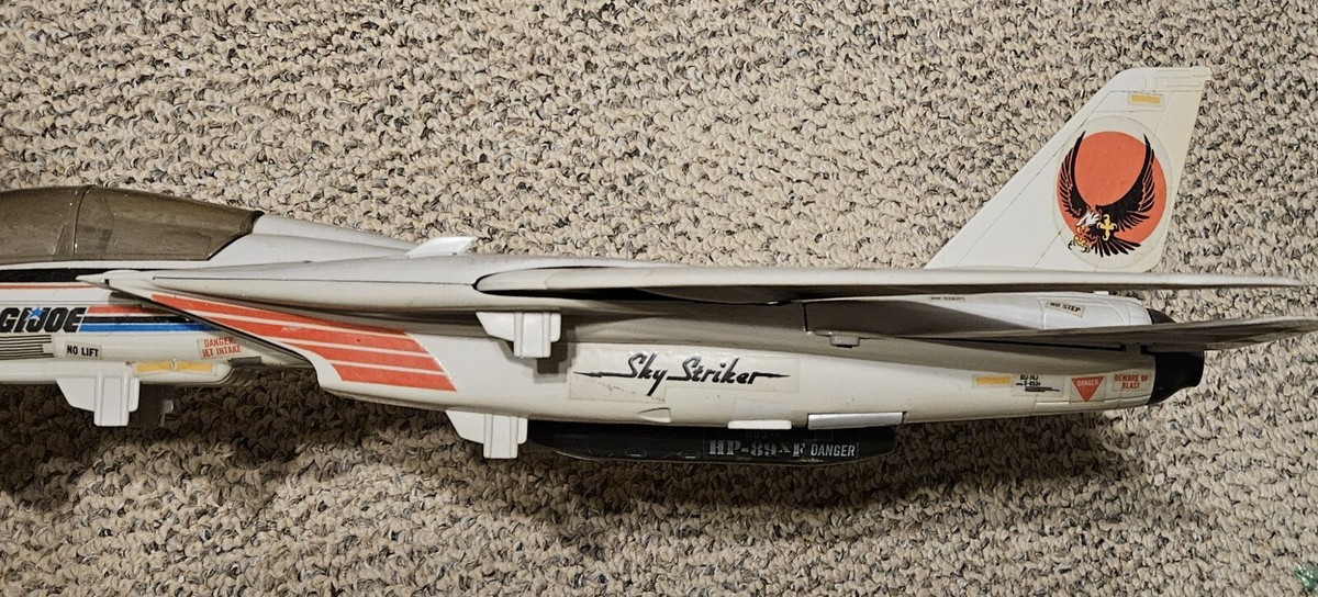 GI Joe SKYSTRIKER XP 14F Jet Fighter with Missiles Canopy Landing
