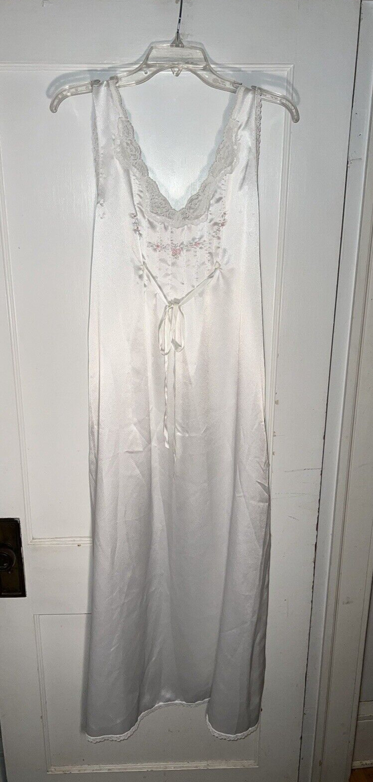 Barbizon Vintage Peignoir Set  White Satin 2-Piece Maxi Robe & Gown Size M c673