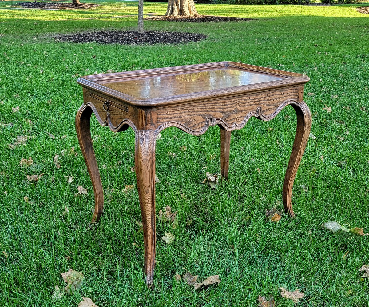 Vintage HENREDON Country French Tea/Side/End/Occasional Table 40