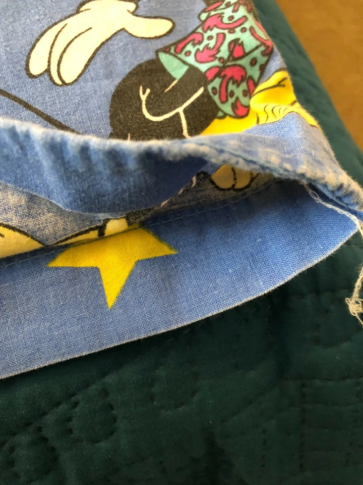 Edredones de tela Disney de colección RARO Mickey, Plutón y estrellas en diseño azul Foto 4 de 4