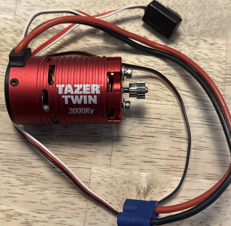 Dynamite DYNS1450 Tazer Twin 2-in-1 Brushless Motor ESC Combo 3000Kv : 1/10 2WD - Image 3 of 4