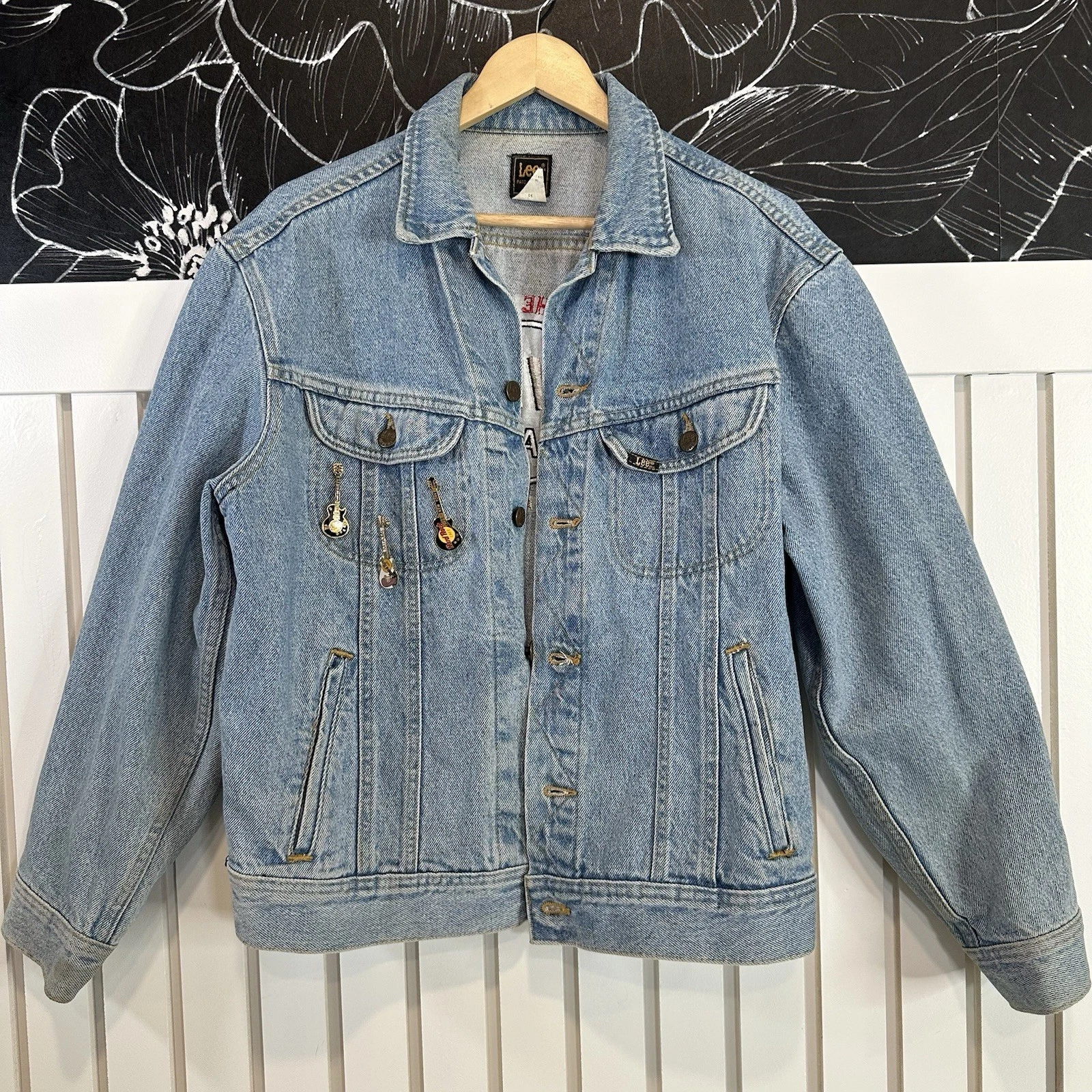 Vintage Lee Hard Rock Cafe Los Angeles Denim Jacket USA 90s Guitar Pins  Medium image 2
