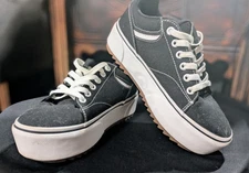 Woman's Black Seldan Low Vane Sz 6.5