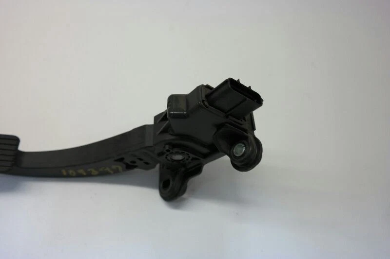 2013 13 DODGE AVENGER ACCELORATOR PEDAL OEM - Image 4 of 4