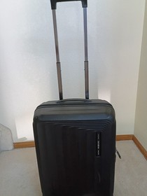 Samsonite Nuon spinner suitcase carry-on