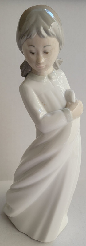 VINTAGE ZAPHIR PORCELAIN FIGURINE GIRL HOLDING BLANKET PIGTAILS SPAIN 10"