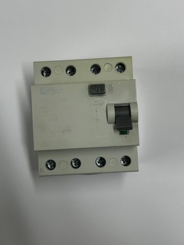 EUROPA COMPONENTS EUR1 25A SCHUTZSCHALTER 25A 30mA (L5) - Bild 1 von 3