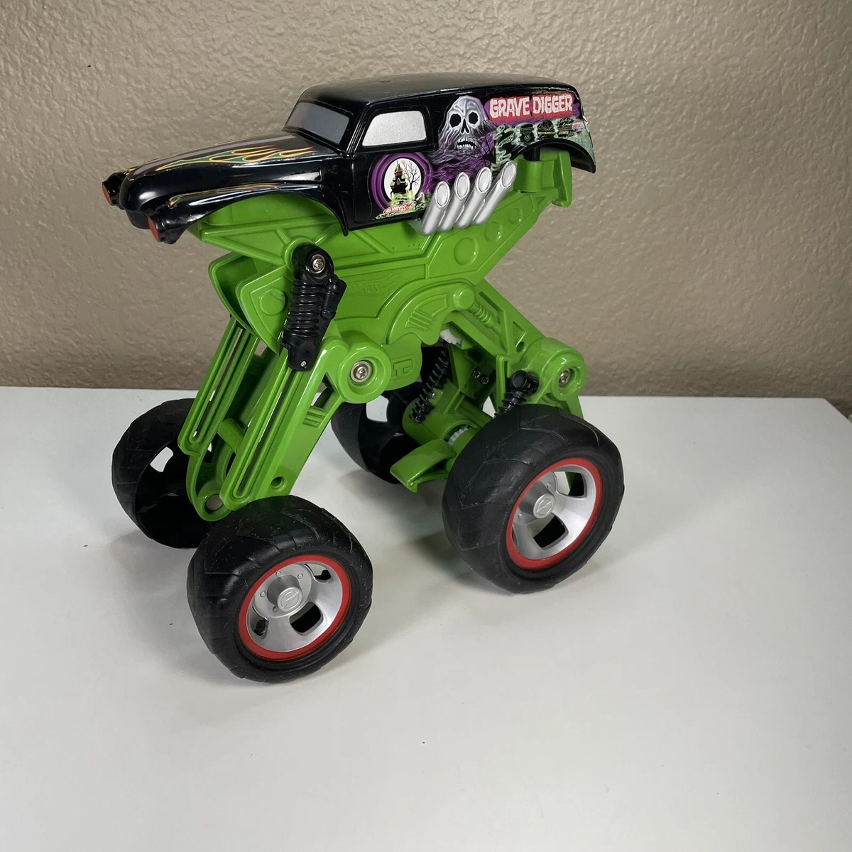 Hot Wheels Monster Jam Grave Digger Truck Mega Air Jumper Extender