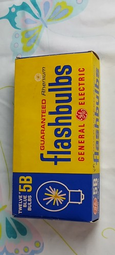 Vtg Box of 12 GE General Electric 5B Rhenium Flashbulbs Camera NOS Graffic - Picture 2 of 20