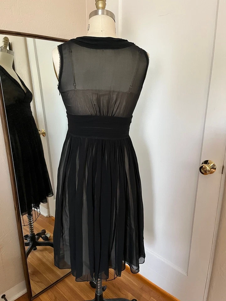 Vestido sin mangas Banana Republic de seda transparente con satén dorado para mujer talla 6 Foto 4 de 4