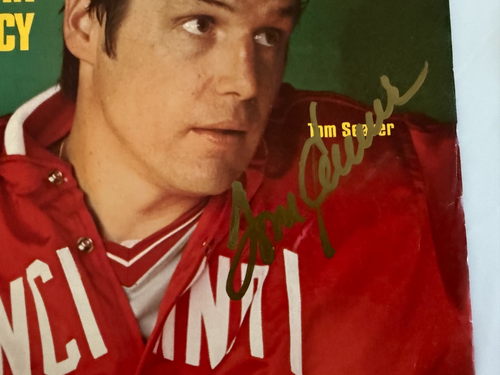 TOM SEAVER Cincinnati Reds HOF signed autographed 1977 SI Sports Illustrated Mag - Picture 2 of 6