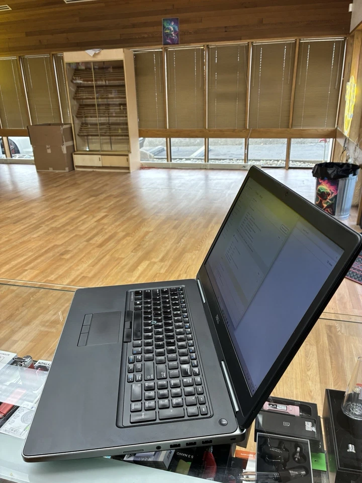 Dell precision 7710, I7-6820, 2.70GHz, 32GB RAM, 256GB M.2 SSD, WIN11 Pro Foto 3 de 4