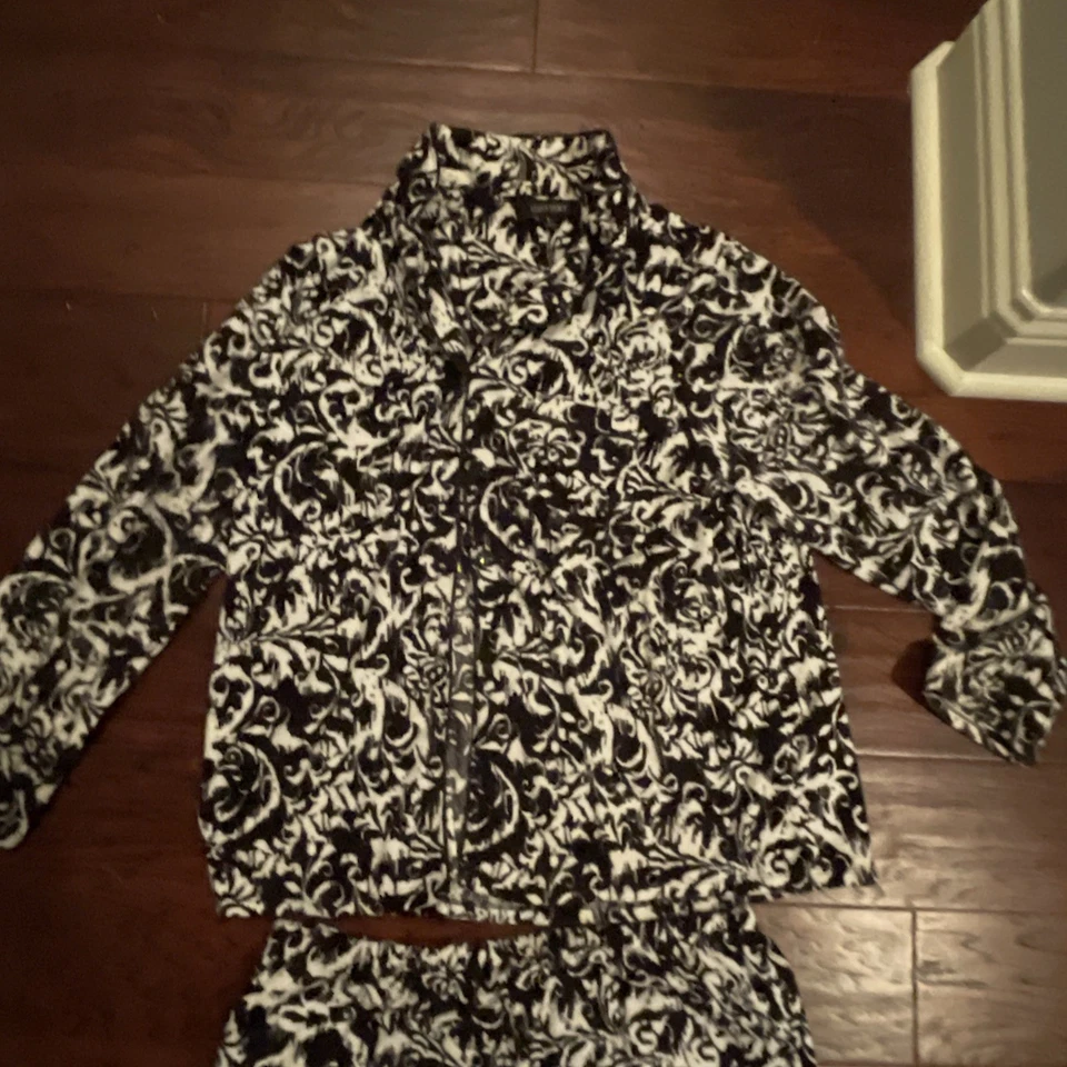 Conjunto de pijama polar muy suave negro blanco Ellen Tracy talla grande para mujer Foto 3 de 4