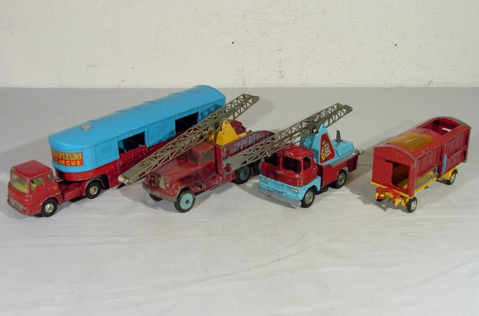 Konvolut 4 alte Corgi Chipperfields Fahrzeuge, Zirkus, u.a. 2 x Kran, Bedford - Bild 2 von 4