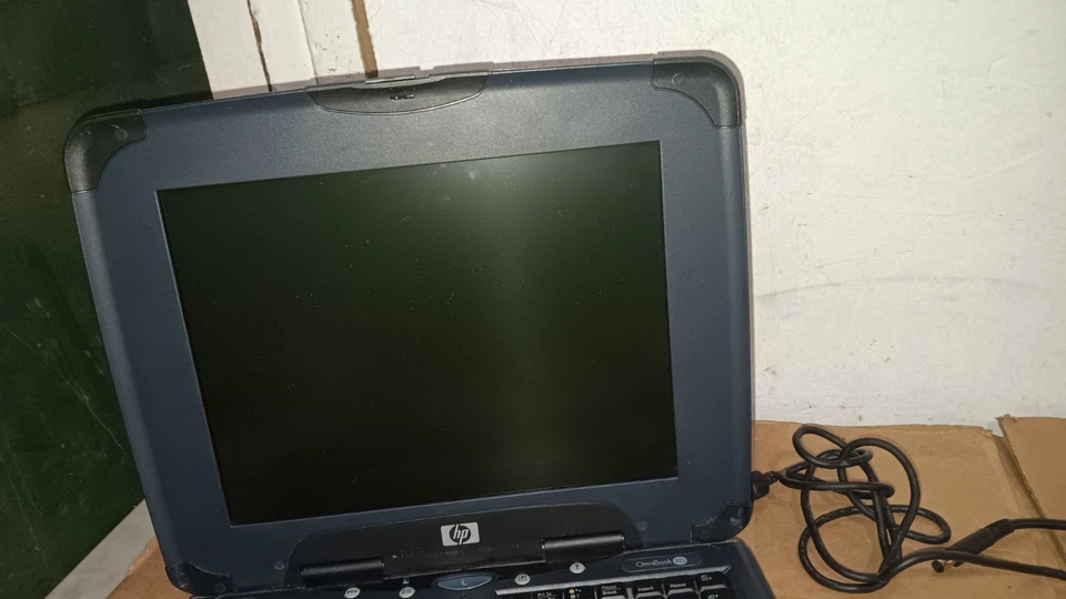 Vintage HP Omnibook XE3 Laptop Intel P3 @ 600 MHz 12" LCD Screen CD Floppy Parts - Image 4 of 4