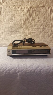 Vintage General Electric GE Digital Alarm Clock Radio Snooze Model