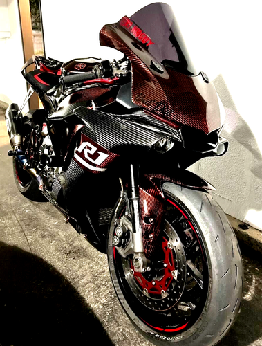 RED HYBRID CARBON FIBER LOWER TANK PANELS 2015-2016-2017-2018-2019 YAMAHA YZF R1 - Bild 4 von 6