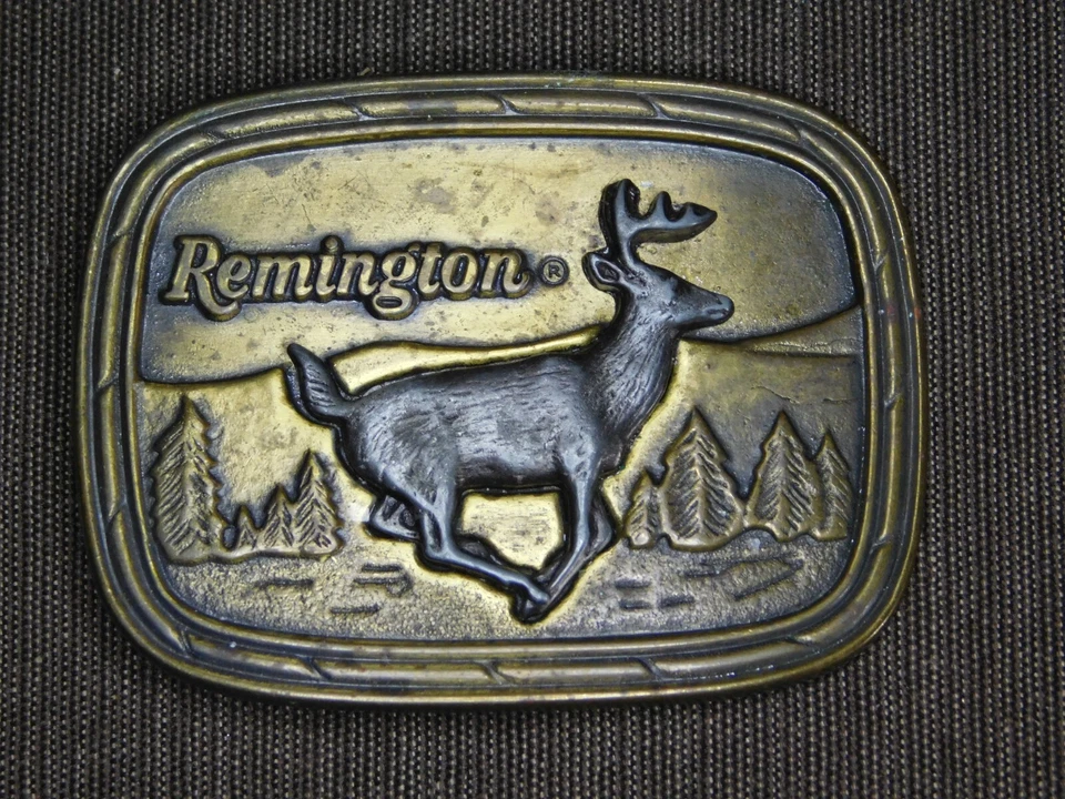 DE COLECCIÓN 3" A TRAVÉS 1979 BRAZOS REMINGTON CORRIENDO COLA BLANCA CIERVO HEBILLA DE CINTURÓN DE METAL Foto 3 de 4