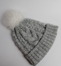 Gap Kids Grey Heather Cable Knit Faux Fur Pom Pom Beanie Hat Size L/XL 10-13