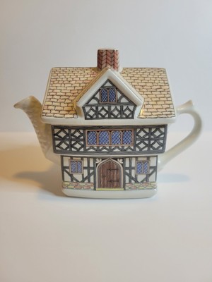 Sadler English Country Houses Tudor House  1509-1547Teapot 4437 England EUC