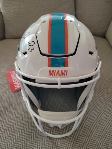 Dan Marino Miami Dolphins Speed Flex Signed. Beckett Authenticated.