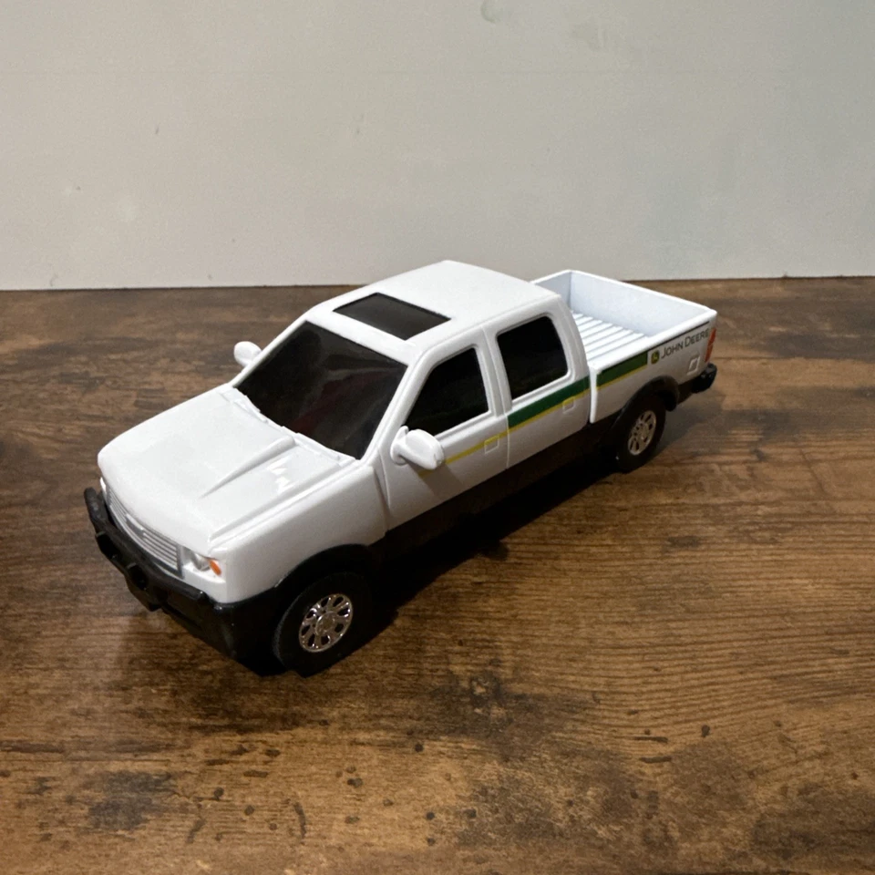 ENVÍO GRATUITO Ertl John Deere camioneta pickup blanca JD con 2 Gators volteo ATV Foto 3 de 4