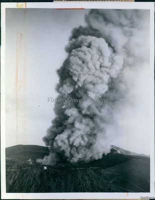 1965 Oshima Island Japan Mihara Volcano Eruption Smoke Wirephoto 7x9