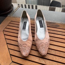 Stuart Weitzman Womens Vintage Pink Satin Embroidered Low Heel Pumps Size 10
