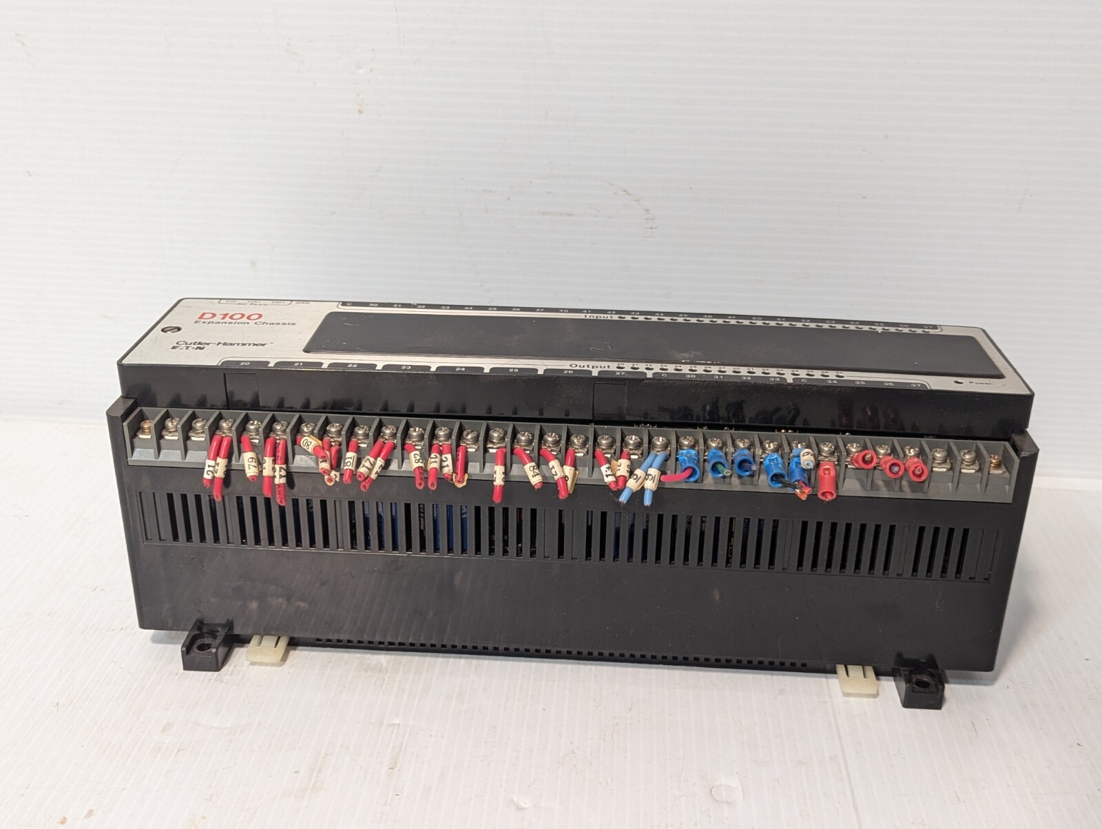 Cutler-Hammer Eaton D100ER40 Expansion Chassis 115/230VAC 50/60Hz 25VA