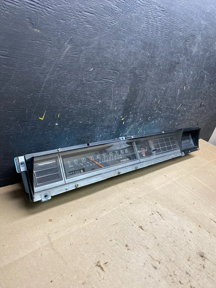 1988 - 1991 Oldsmobile Delta 88 velocímetro medidor cluster moldura acabamento OE U4783 DG - Imagem 2 de 4