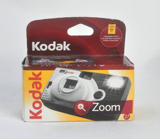 Kodak Zoom  Disposable 35mm Film Camera  27 Exposures  Flash Expired 10/2009