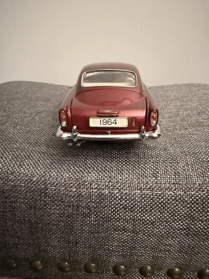 Aston Martin DB5, 1964 modelo coche fundido a presión de Danbury como nuevo Foto 4 de 4