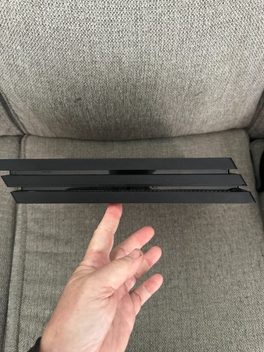 Paquete de sistema de consola Sony PS4 PlayStation 4 Pro 1 TB CUH-7215B con NBA 2K18 - Imagen 3 de 16