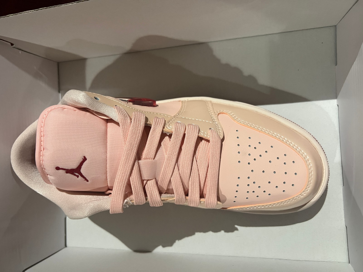 WMNS NIKE AIR JORDAN 1 LOW SE HF3174 600 SIZE 7, 8.5 (*the box has