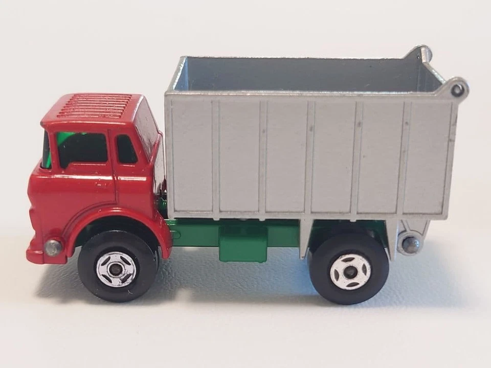 MATCHBOX G M C Tipper Truck No 26 Model Toy Car Collectible Vintage - Image 4 of 4