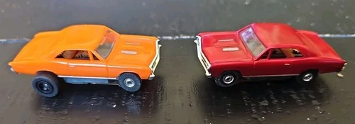 2 Vintage HO Slot Cars Orange/Red, Tested, See Ad, Model Motoring??. (TV2)