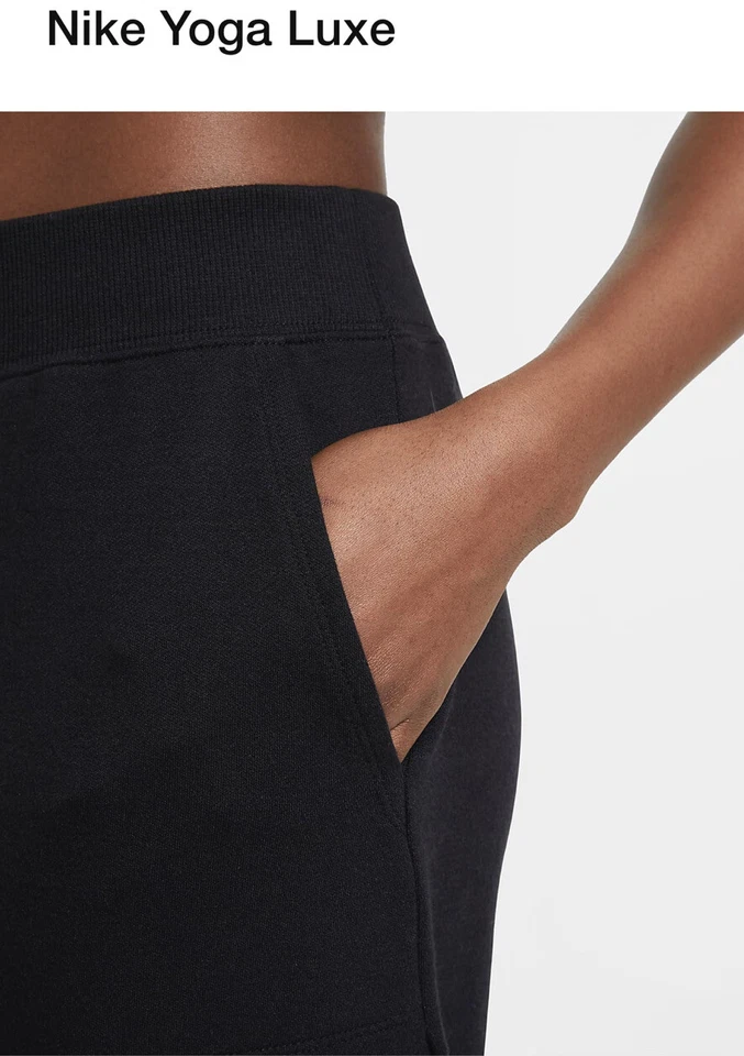 DA0776-090. Pantalones cortos de vellón para mujer. Nike Yoga Lux Foto 4 de 4