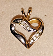 Diamond 10K Gold Heart Shaped Pendant Total 8 Diamonds