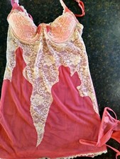 FREDERICKS OF HOLLYWOOD NWT SZ. S PEACH LACE BRA TOP TEDDY W/MATCHING THONG