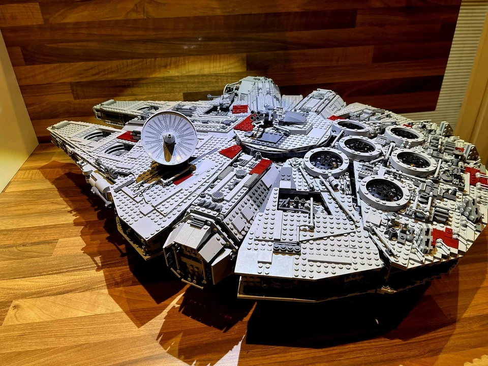 LEGO Star Wars: Ultimate Collector's Millennium Falcon (10179) - Image 2 of 4