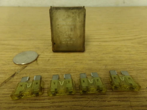 NEW  Lot of 4 20A Fuses *FREE SHIPPING*