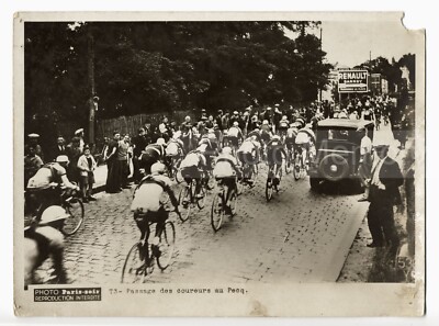 Tour de France 1935: Les raceurs au Pecq, Etappe Paris-Lille - Vintage Foto