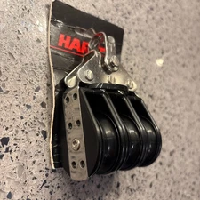 HARKEN 129 38mm BIG BULLET TRIPLE BLOCK. NEW CONDITION IN ORIGINAL PACKAGING.
