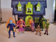 Scooby Do Mystery Mansion Playset And Figures...