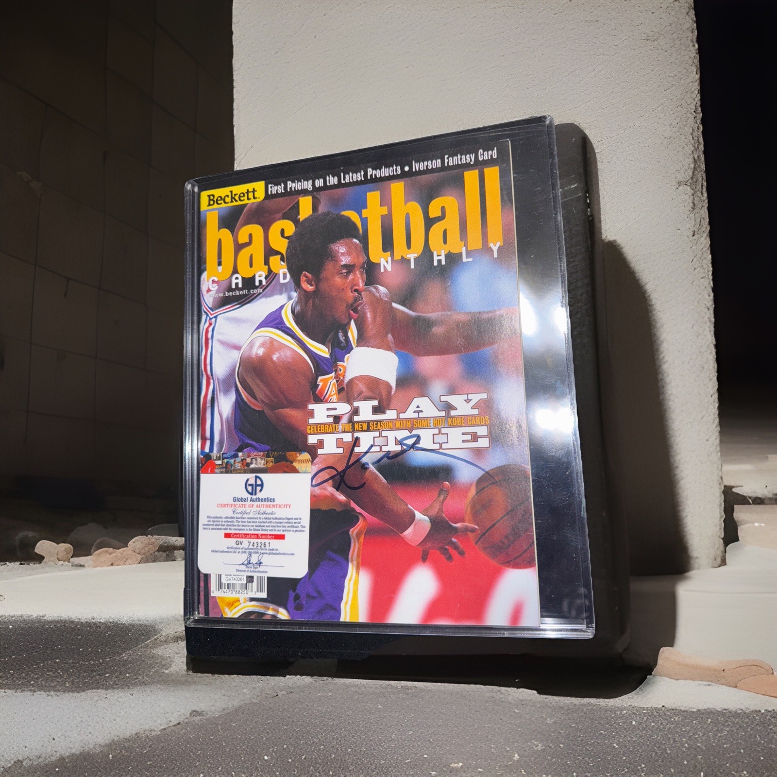 Image of Beckett Basketball Card Monthly, Kobe Bryant Play Time cover, #112, Nov. 1999